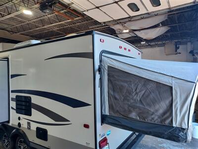 2015 Jayco FEATHER LIGHT X23B  HYBRID - Photo 6 - Rochelle, IL 61068