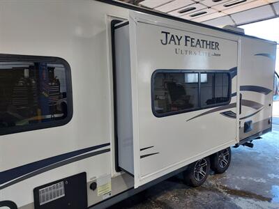 2015 Jayco FEATHER LIGHT X23B  HYBRID - Photo 7 - Rochelle, IL 61068