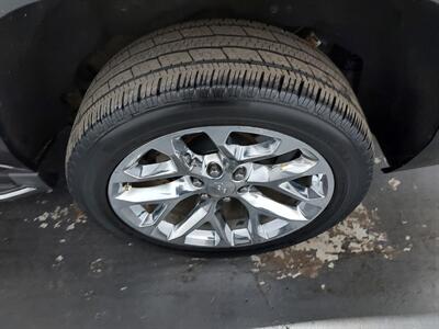 2016 Cadillac Escalade ESV Luxury Collection  6.2 4X4 - Photo 27 - Rochelle, IL 61068