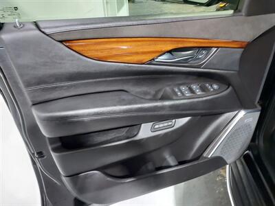 2016 Cadillac Escalade ESV Luxury Collection  6.2 4X4 - Photo 19 - Rochelle, IL 61068