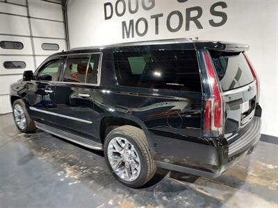 2016 Cadillac Escalade ESV Luxury Collection  6.2 4X4 - Photo 5 - Rochelle, IL 61068