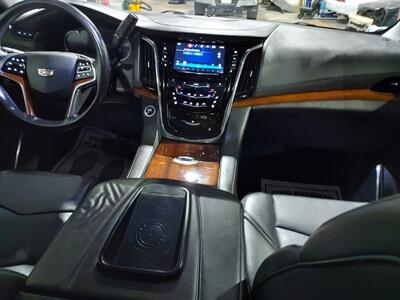 2016 Cadillac Escalade ESV Luxury Collection  6.2 4X4 - Photo 33 - Rochelle, IL 61068