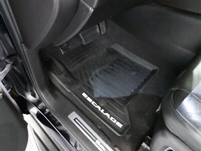 2016 Cadillac Escalade ESV Luxury Collection  6.2 4X4 - Photo 11 - Rochelle, IL 61068