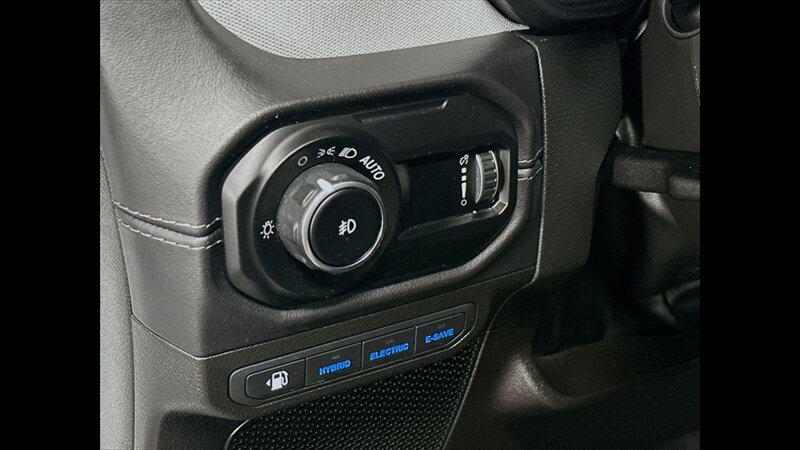 2025 Jeep Wrangler Sahara - Photo 10 - Albany, GA 31721