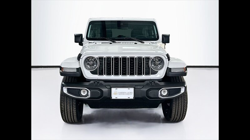 2025 Jeep Wrangler Sahara - Photo 2 - Albany, GA 31721