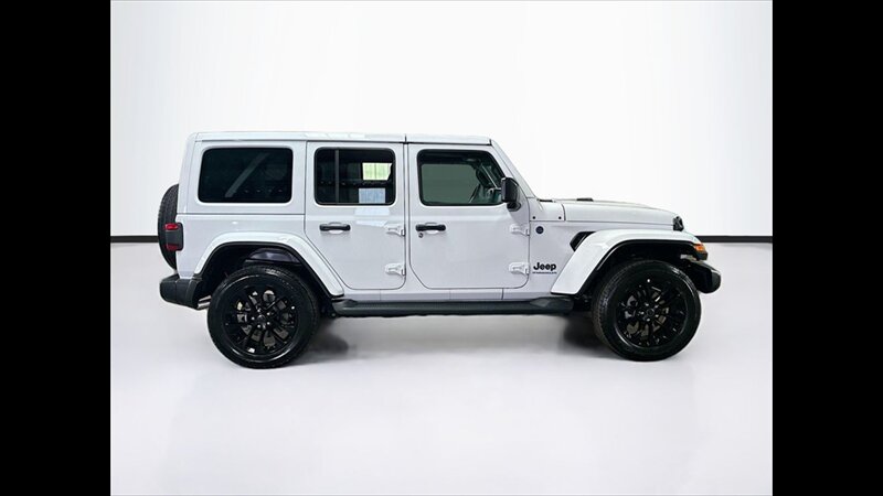 2025 Jeep Wrangler Sahara - Photo 8 - Albany, GA 31721