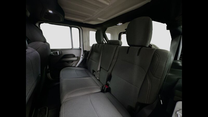2025 Jeep Wrangler Sahara - Photo 22 - Albany, GA 31721