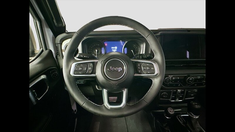 2025 Jeep Wrangler Sahara - Photo 11 - Albany, GA 31721