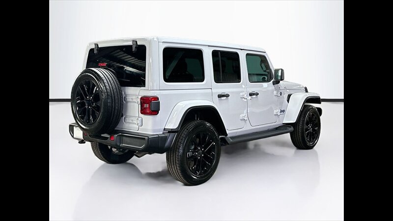 2025 Jeep Wrangler Sahara - Photo 7 - Albany, GA 31721