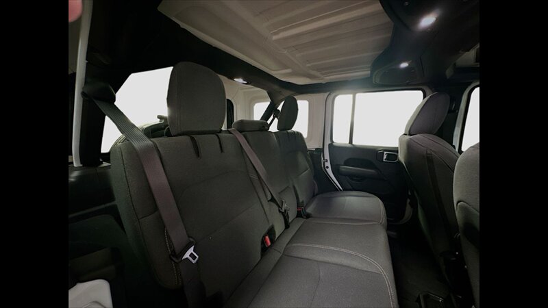 2025 Jeep Wrangler Sahara - Photo 24 - Albany, GA 31721