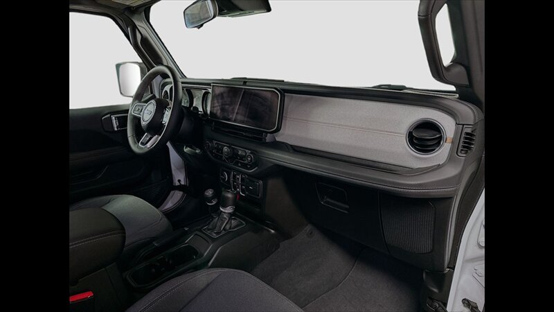 2025 Jeep Wrangler Sahara - Photo 26 - Albany, GA 31721