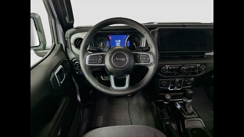 2025 Jeep Wrangler Sahara - Photo 20 - Albany, GA 31721