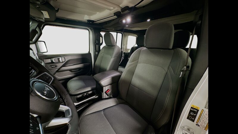 2025 Jeep Wrangler Sahara - Photo 19 - Albany, GA 31721