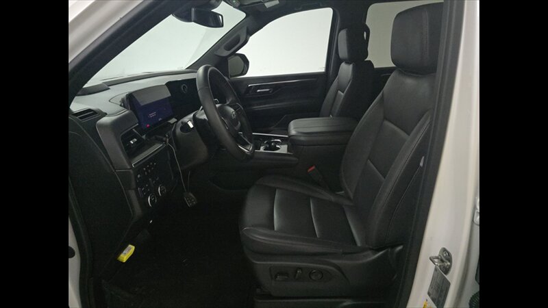 2025 Chevrolet Suburban Z71 - Photo 2 - Albany, GA 31721