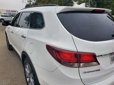 2017 Hyundai SANTA FE SE   - Photo 15 - Fresno, CA 93722