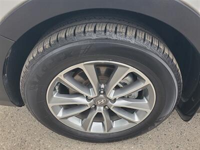 2017 Hyundai SANTA FE SE   - Photo 14 - Fresno, CA 93722