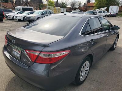 2017 Toyota Camry Hybrid LE   - Photo 4 - Fresno, CA 93722