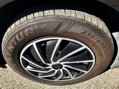 2017 Toyota Camry LE   - Photo 13 - Fresno, CA 93722