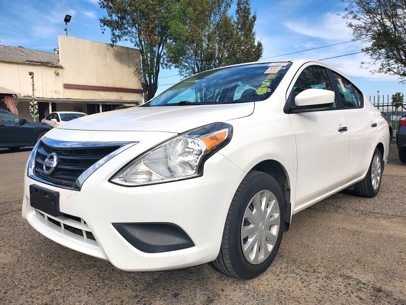 2017 Nissan Versa 1.6 SV   - Photo 1 - Fresno, CA 93722
