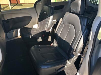 2021 Chrysler Pacifica Touring L   - Photo 8 - Fresno, CA 93722