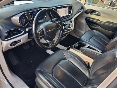 2021 Chrysler Pacifica Touring L   - Photo 10 - Fresno, CA 93722