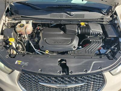 2021 Chrysler Pacifica Touring L   - Photo 14 - Fresno, CA 93722