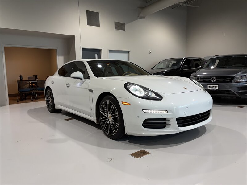2016 Porsche Panamera Base