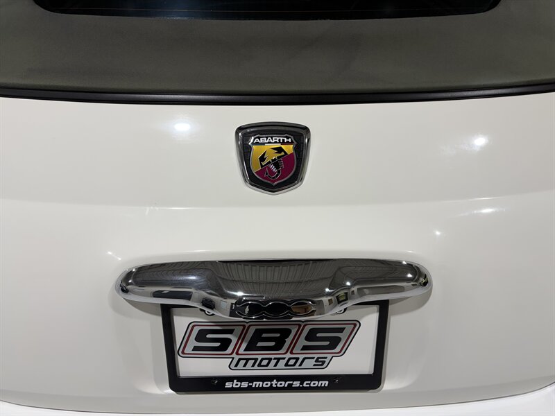 2013 FIAT 500c Abarth - Photo 10 - Grand Rapids, MI 49512