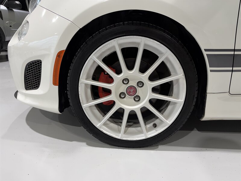 2013 FIAT 500c Abarth - Photo 6 - Grand Rapids, MI 49512