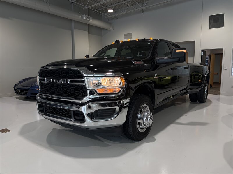 2023 RAM 3500 Tradesman - Photo 4 - Grand Rapids, MI 49512
