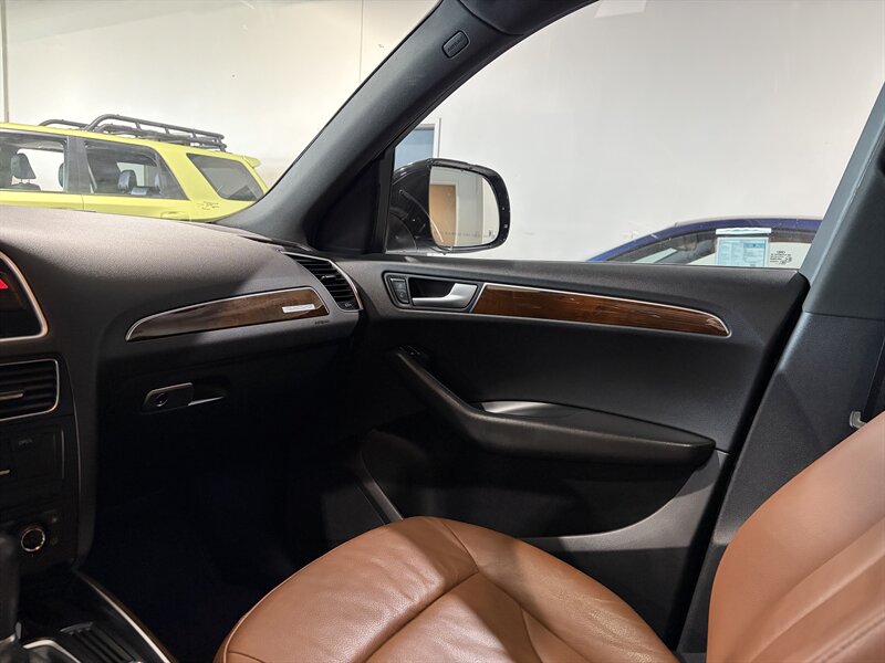 2010 Audi Q5 3.2 quattro Premium Plus - Photo 11 - Grand Rapids, MI 49512