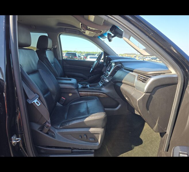 2017 Chevrolet Suburban LT - Photo 14 - San Diego, CA 92154