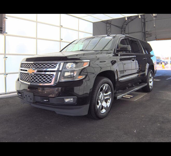 2017 Chevrolet Suburban LT - Photo 5 - San Diego, CA 92154