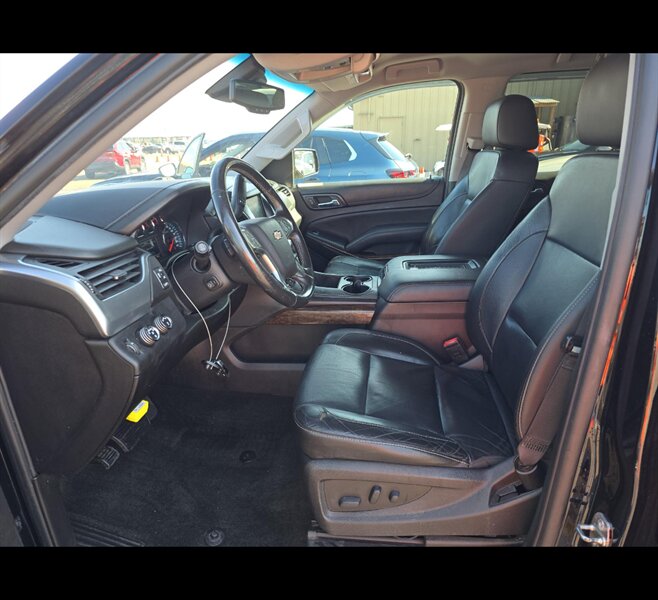 2017 Chevrolet Suburban LT - Photo 13 - San Diego, CA 92154