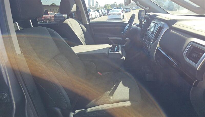 2017 Nissan Titan SV - Photo 14 - San Diego, CA 92154