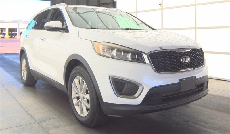 2017 Kia Sorento LX - Photo 10 - San Diego, CA 92154
