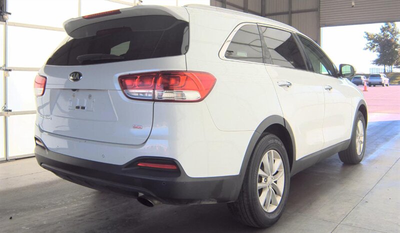 2017 Kia Sorento LX - Photo 11 - San Diego, CA 92154