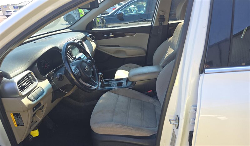 2017 Kia Sorento LX - Photo 15 - San Diego, CA 92154