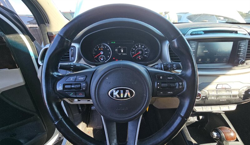 2017 Kia Sorento LX - Photo 17 - San Diego, CA 92154