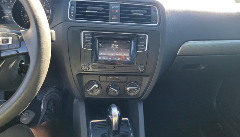 2017 Volkswagen Jetta 1.4T S - Photo 15 - San Diego, CA 92154