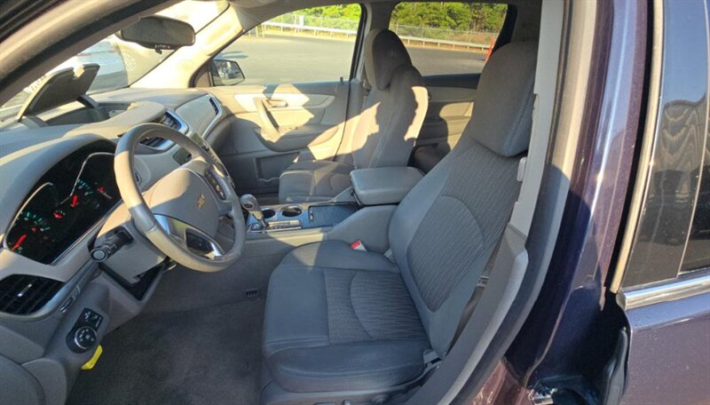 2017 Chevrolet Traverse LT - Photo 15 - San Diego, CA 92154