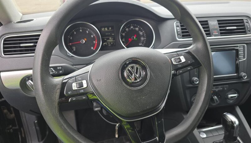 2016 Volkswagen Jetta 1.4T SE - Photo 16 - San Diego, CA 92154