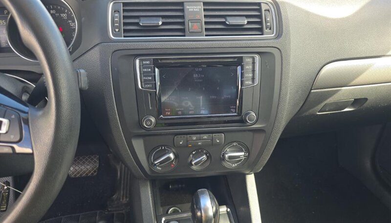 2016 Volkswagen Jetta 1.4T SE - Photo 17 - San Diego, CA 92154