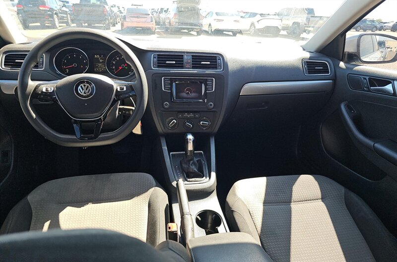2017 Volkswagen Jetta 1.4T S - Photo 14 - San Diego, CA 92154