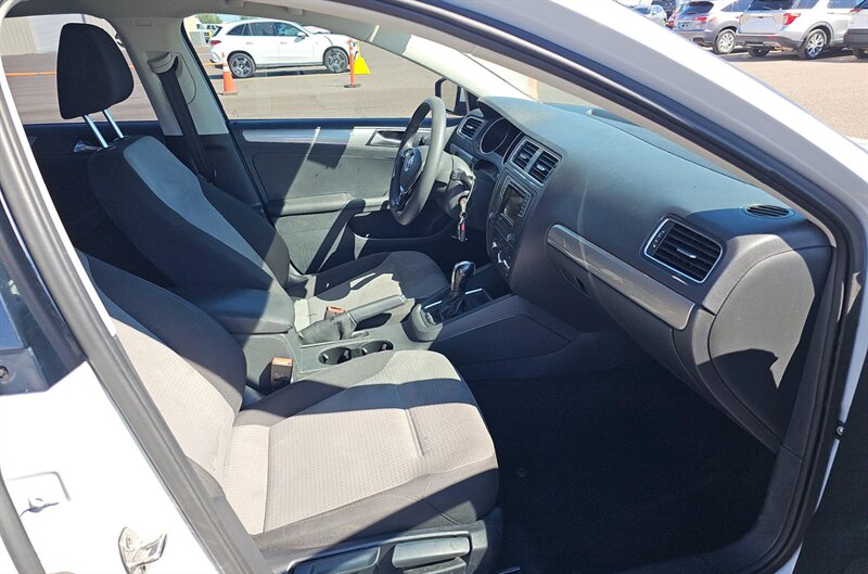 2017 Volkswagen Jetta 1.4T S - Photo 12 - San Diego, CA 92154