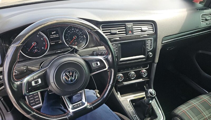 2015 Volkswagen Golf GTI SE - Photo 10 - San Diego, CA 92154