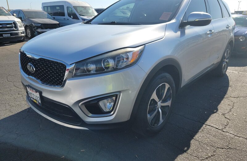 2017 Kia Sorento EX - Photo 4 - San Diego, CA 92154