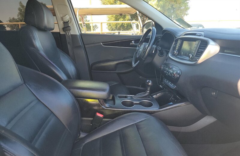 2017 Kia Sorento EX - Photo 11 - San Diego, CA 92154