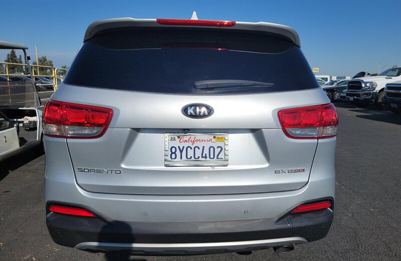 2017 Kia Sorento EX - Photo 8 - San Diego, CA 92154