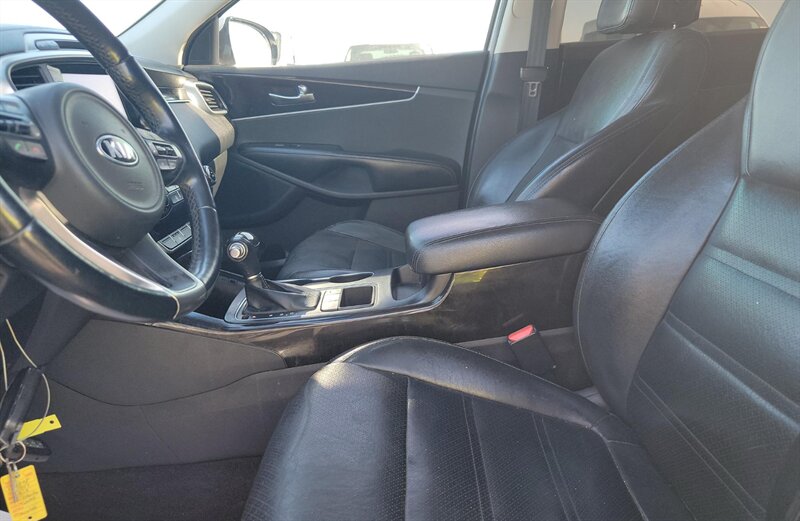 2017 Kia Sorento EX - Photo 10 - San Diego, CA 92154